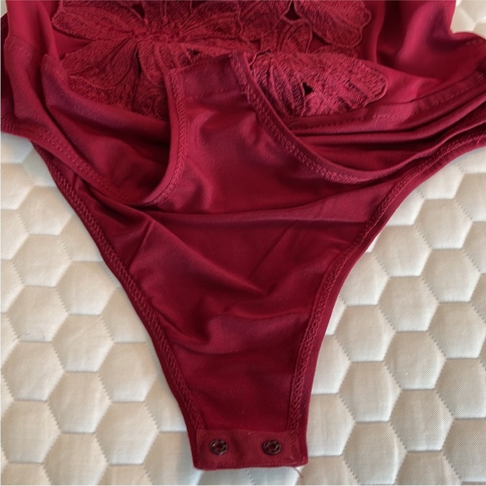 Haute Monde NWT L BURGUNDY LACE FLOWER APPLIQUÉ MESH SEXY BODYSUIT - Picture 8 of 8